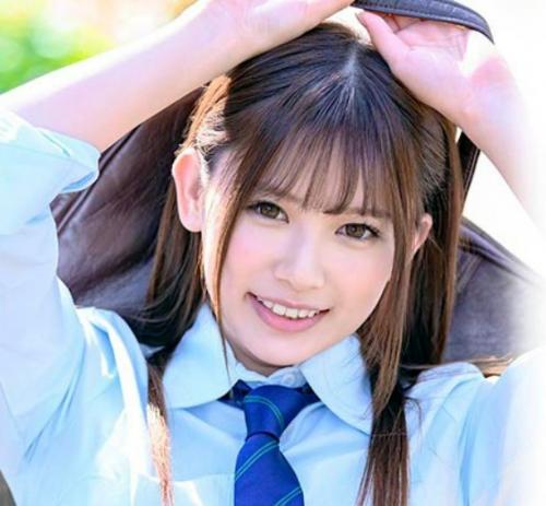 【白石かのん】見た目や喋り方はチャラい白ギャル、でも笑顔は無垢でギャップ萌えな美少女！小柄でFカップボディの持ち主！