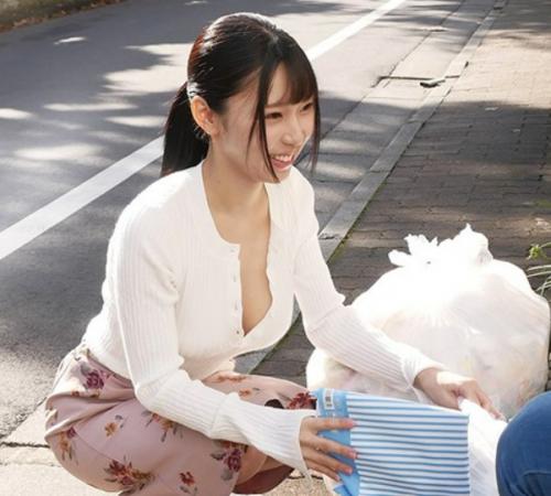 【さつき芽衣】天然小悪魔な女子大生！迫られたら断りきれない押しに弱い美少女のかわいさからのエロさがたまらない！