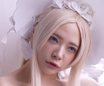 【コスプレ】上と下の口で根元まで咥える淫乱レイヤーｗ