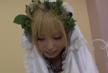 【コスプレ】セイバーが胸チラさせながら俺の聖剣をいじって来るんだが…