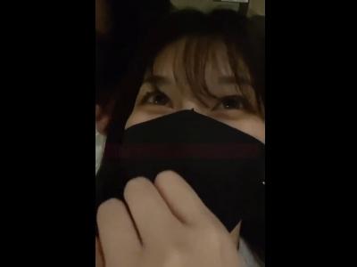 【削除注意】『コロナ禍でS級の美少女と3P！』アイドル顔のドMの性奴隷のギャルとラブホテルで3Pセックスしてハメ撮りｗ