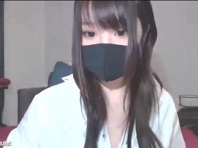 【ライブチャット】『美少女すぎるｗ』SSS級のアイドル顔の18歳くらいのJKがコロナ禍で自宅で下着姿でエロ生配信ｗ