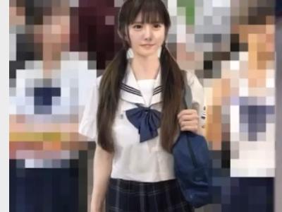 【削除注意】『SS級の美少女JKにガチ痴漢？』素人の制服JKを電車内で逆さ撮りアングルで盗撮しつつ手マンして着衣セックス