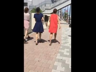 【逆さ撮り】『結婚式帰りのOLを盗撮ｗ』ドレスで着飾ってるOLやJDをパンスト越しにパンチラ盗撮した映像が投稿され流出？