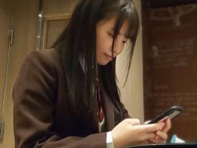 【JK痴漢レイプ】『スマホいじって幸せそうなのにこの後…』制服ロリJKを追跡し電車内でレイプ→自宅に潜入し睡眠姦セックス