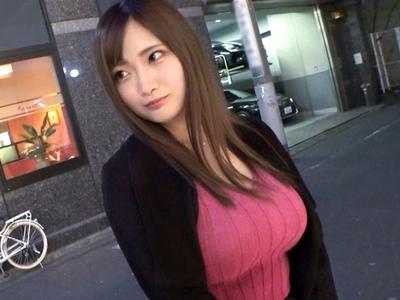 【神乳の奇跡の美少女】『巨乳がプルンプルンｗ』胸を触って怒らない美少女は案の定簡単にセックスできたｗ【素人ナンパ企画】