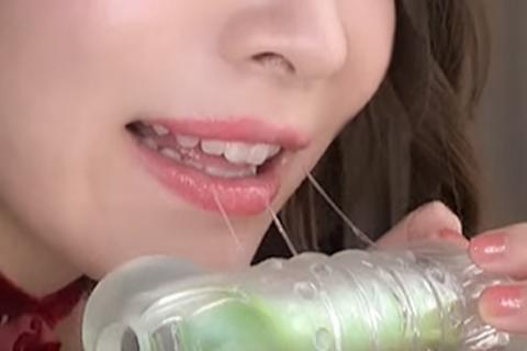 ケモ耳つけてペット向けオモチャを咥えさせられヨダレをダラダラと垂らし遊ばれちゃった巨乳美女