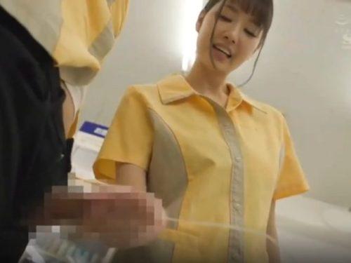 爆乳のコンビニ店員が手コキで射精させる神エロ動画ｗ