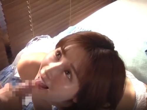 童顔の女の子が手や口でチンポを責めて精液を搾り取ります♥