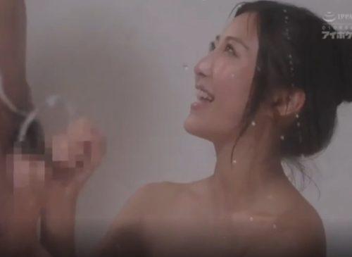 美形の激カワお姉さんが手コキやバキュームフェラで射精させちゃいます♥