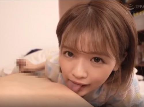 童顔の美少女が乳首をペロペロしながら手でシコシコしてくれます♥