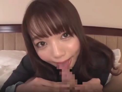 ロリ顔の女の子が手や口でシコシコして精子を発射させてます♥
