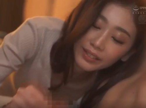 美形のエロかわお姉さんが手コキで大量射精させます♥
