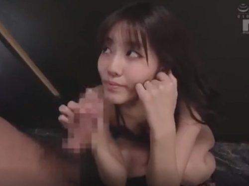 清楚な美熟女が濃厚手コキフェラで射精へと導きます♥