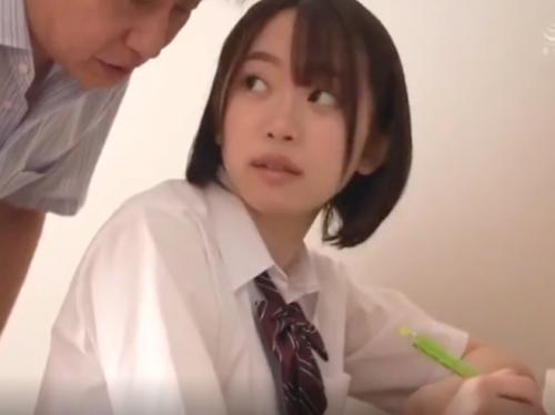 激かわ女子高生に口で奉仕させて顔に発射する変態親父ｗ