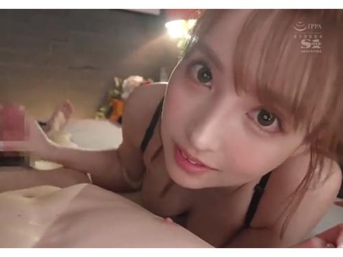 超絶可愛いお姉さんに手でシコシコされて大量射精させられました。