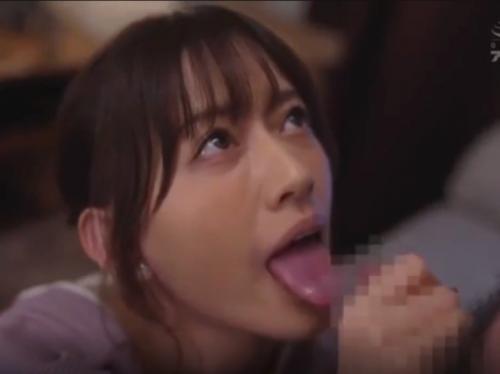 【手コキ射精】美熟女の手コキフェラで気持ちよすぎて暴発顔射ｗ【希島あいり】
