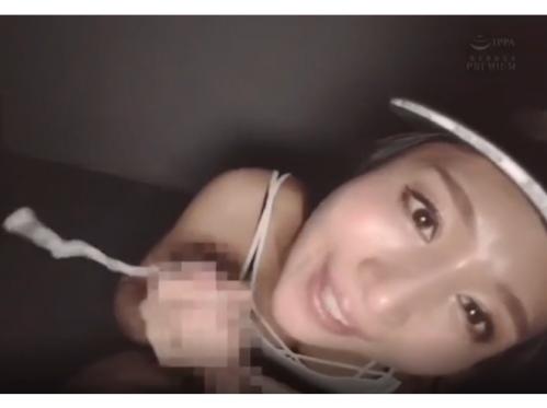 エッチなお姉さんが手や口でチンポをしごいて精液を搾り取ってます♥