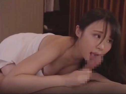 清楚系の美女に手や口で責められて暴発射精ｗ