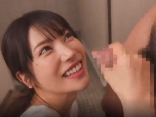 S級美女が手と口でチンポをしごいて精子を発射させる！！