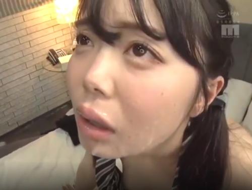 童顔の女の子の口にチンポを突っ込んで口内に精液ぶちまけたったｗ