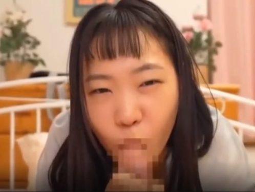 ブサカワな女の子が一生懸命に手と口でイカせます♥