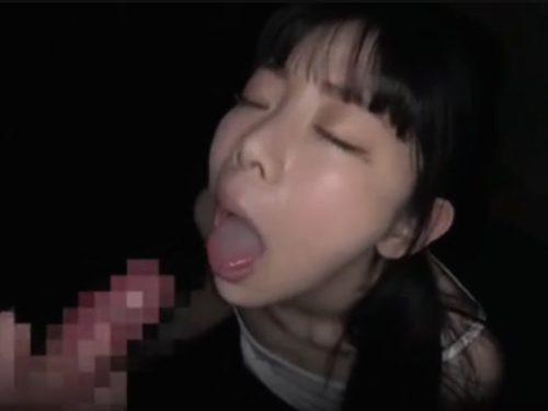 地味可愛い女の子にチンポを咥えさせて射精したったｗｗ
