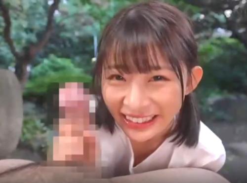アイドル顔の女の子がチンポを手や口で気持ちよくして発射させます♥