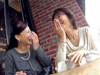 【盗撮 x ナンパ】チャラ男に狩られた五十路熟女がヤリ部屋の泥酔スワッピングで痴女の本性を表して、子宮痙攣のパコパコセックスw