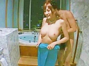 100万ドルの夜景を身ながらモデル系お姉さんとパコパコセックス！