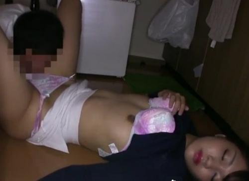 性犯罪《昏睡強姦》OLお姉さんを眠らせ、ハメ犯す中年男。肉便器レイプ