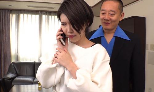 久遠まゆむ《人妻寝取られ・快感堕ち》借金返済が滞り、中年男に寝取られる奥さま。絶倫チンポにズボズボされ気絶するほどイカされ