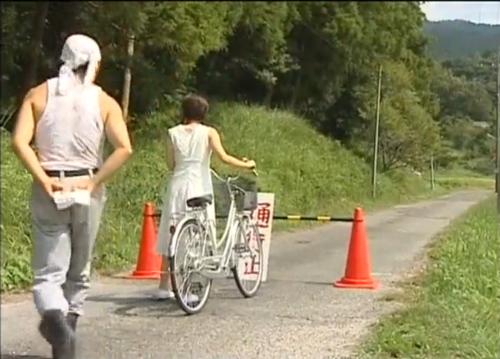 【ヘンリー塚本】レイプ犯の親父!自転車に乗っていた娘を拉致し睡眠薬で眠らせ家に連れ込んで中出しセックス!
