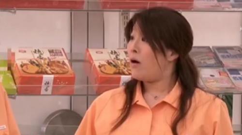 巨乳熟女がパート先で同僚と許可無し中出しSEX!固くて太い若ちんぽを突っ込まれ快感にイキまくるwww