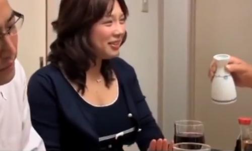 【人妻NTR】寝取られ性癖の夫!酒に弱い妻を酔いつぶれさせ会社の男に輪姦させ興奮する変態夫!