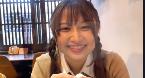 最高のお乳をした女を誘って交尾に持ち込む！巨乳JKのパイパンまんこに中出しセックス!