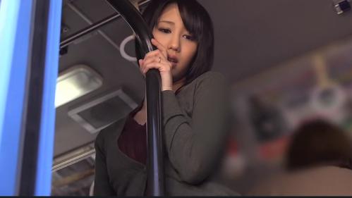 【人妻NTR】バスで痴漢に遭い尾行されて部屋で中出しレイプされた美人妻!犯されることに快感を感じるようになる!