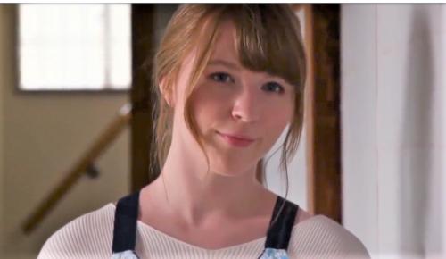 【人妻NTR】セックスレスで欲求不満のアメリカ人妻。オナニー三昧がイヤになり絶倫義父誘惑し中出しセックス!