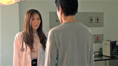 美人医師が患者とセックス!それをネタに他の患者に脅され中出し輪姦される!