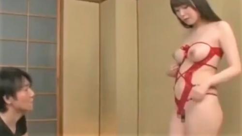 【人妻】下着の訪問販売のお姉さん!売る下着を自分が着けてセールスしたがその姿がエロ過ぎてハメてしまったwwwww