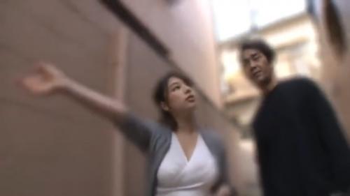 【人妻レイプ】道を聞かれた巨乳奥さん!いきなり襲われレイプ!おっぱい揉まれバックからチンポぶち込まれる!