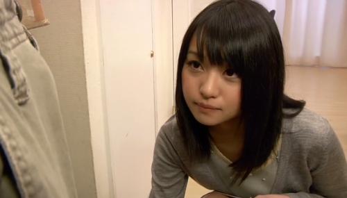 欲求不満の美人妻!配便業者の股間を見て興奮しちんぽをしゃぶり倒すwwwww