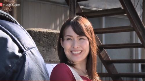 【人妻NTR】家事代行サービスに管理人とのセックスも可能なアパートを管理する美人妻!