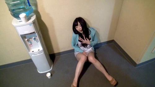 【人妻】マンションに設置のウォターサーバーに媚薬が混入!飲んだ人妻の性欲が凄いことに!