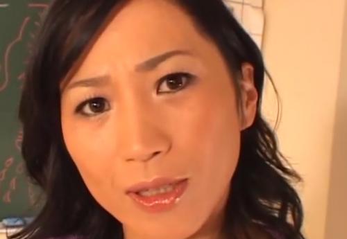 淫乱熟女巨乳教師がリアル性教育!乳首舐め＆おっぱいモミ→ ちんぽ生ハメ挿入でイキまくるエロ女