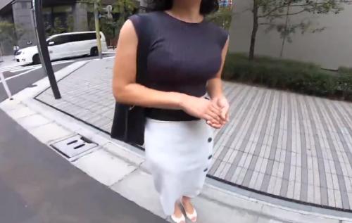 【熟女ナンパ】色気ある巨乳美熟女奥さま!ねっとりフェラの後濃厚生ハメ中出しセックス!