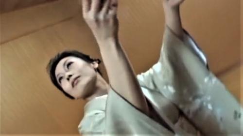 【人妻ナンパ】踊りの先生をハメ撮り!着物姿のまま濡れ濡れのオマンコにバイブでヌレヌレの後ちんぽ挿入！激しい腰づかい絶頂イキ