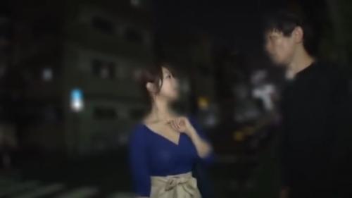 【人妻レイプ】道聞くフリして近づいた強姦魔!襲われ巨乳の奥さまが恐怖で失禁!小便臭い中で背後から肉棒を激ピストンで挿入
