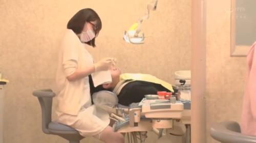 【深田えいみ】患者が歯の治療に加えて手コキサービスも受けられる歯医者!