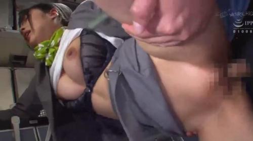 【レイプ】飛行機内で美人CAが襲われレイプ!立ちバックで肉棒を激ピス挿入される!
